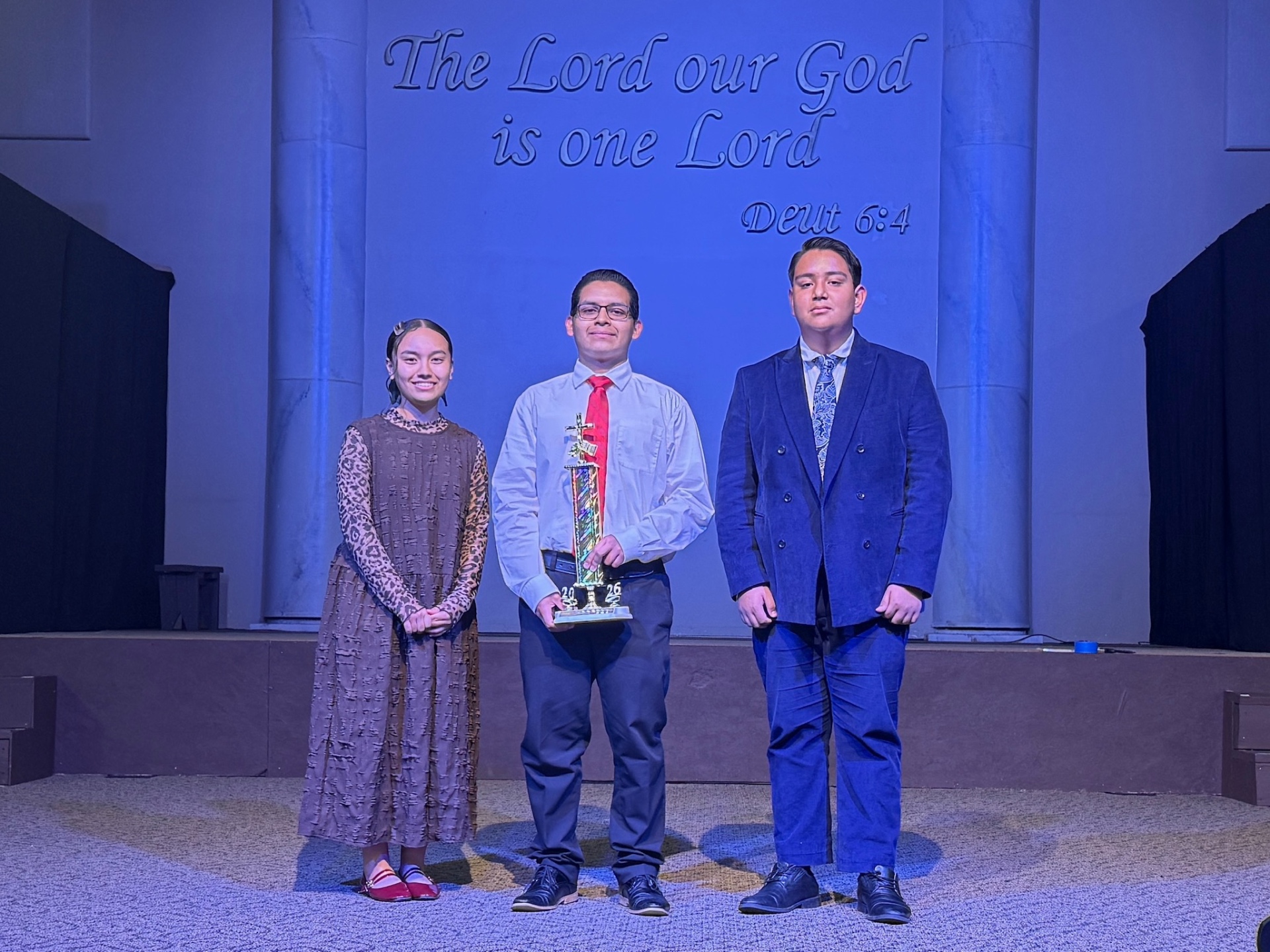 Quizzing team with trophy